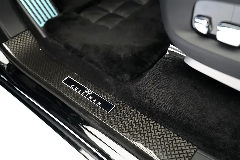 CULLINAN BLACK BADGE | 2 YEARS WARRANTY + SERVICE | REAR ENTERTAINMENT | STARLIGHT | BESPOKE AUDIO - Image 6