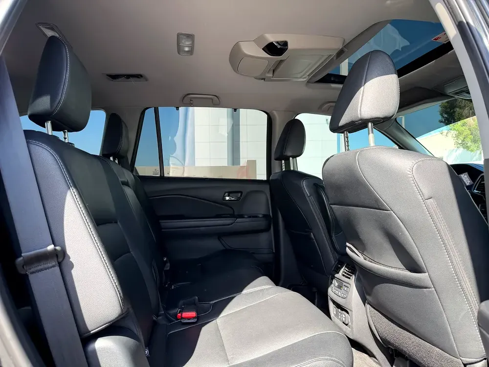 Honda Pilot Touring 2019 - Canadian Specs - Excellent Condition - Image 14