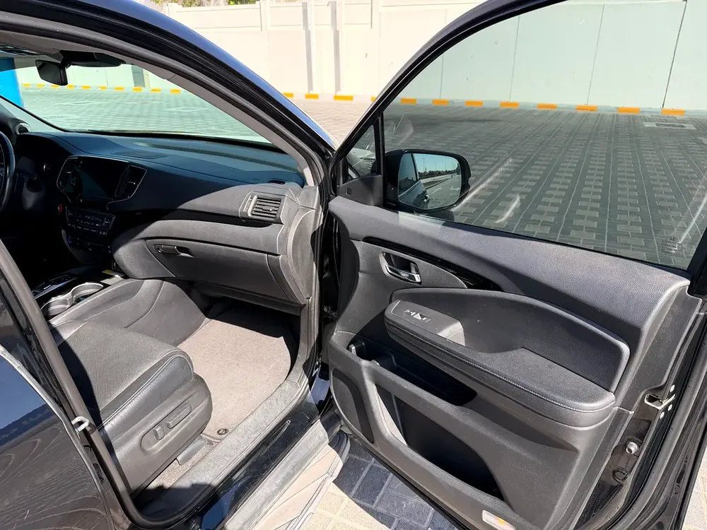 Honda Pilot Touring 2019 - Canadian Specs - Excellent Condition - Image 16