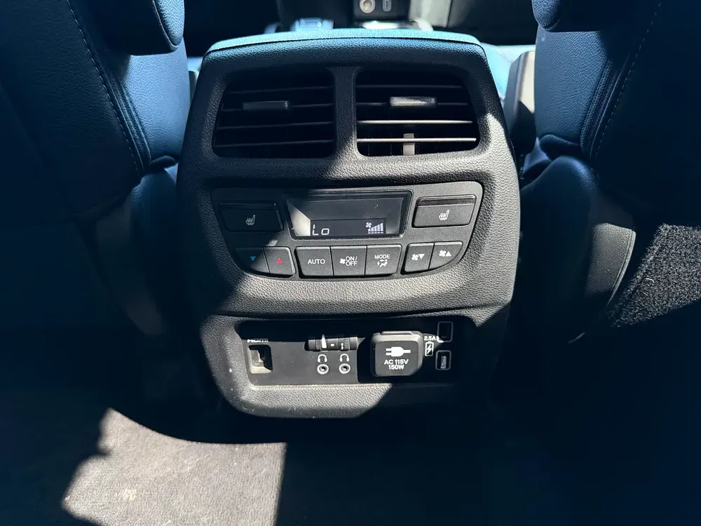 Honda Pilot Touring 2019 - Canadian Specs - Excellent Condition - Image 17