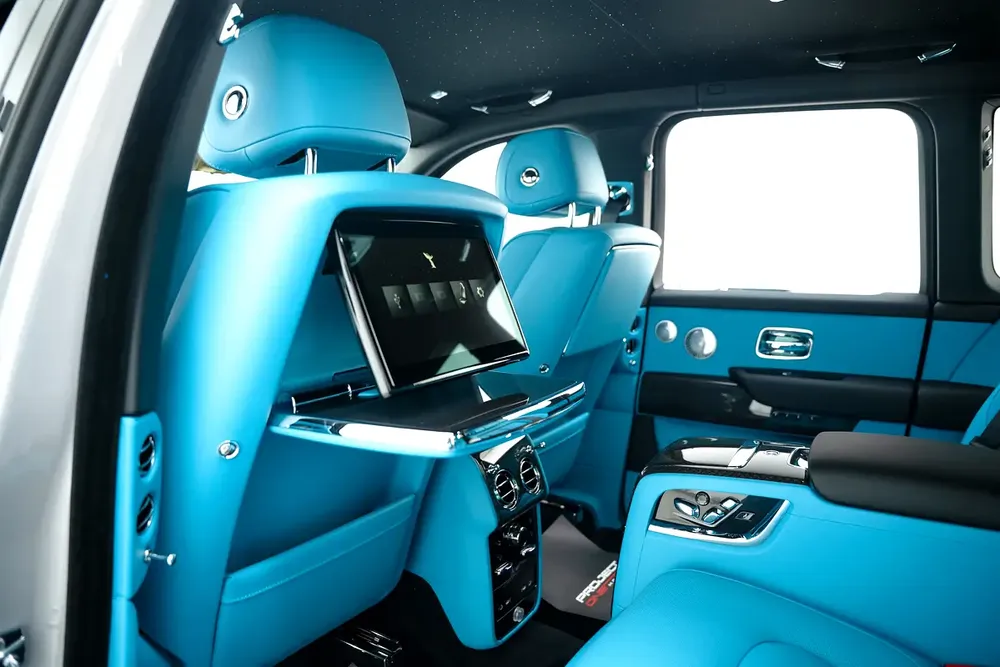 2025 ROLLS ROYCE CULLINAN BLACK BADGE WITH WARRANTY AND SERVICE CONTRACT - Image 17