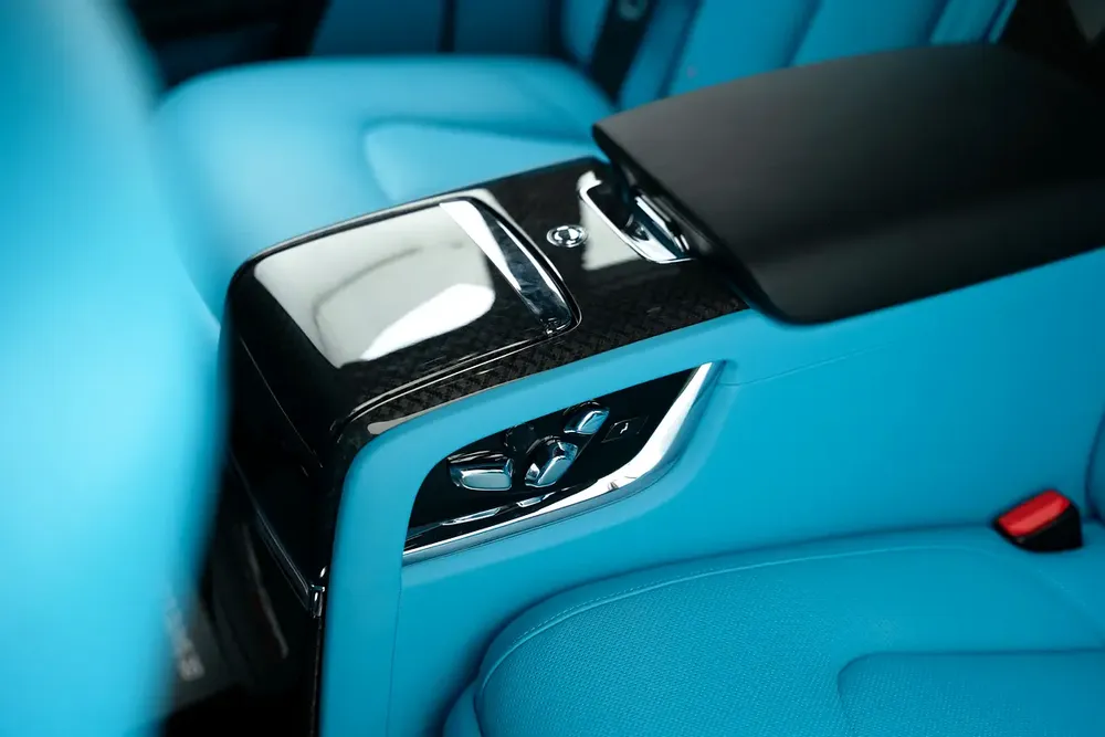 2025 ROLLS ROYCE CULLINAN BLACK BADGE WITH WARRANTY AND SERVICE CONTRACT - Image 18