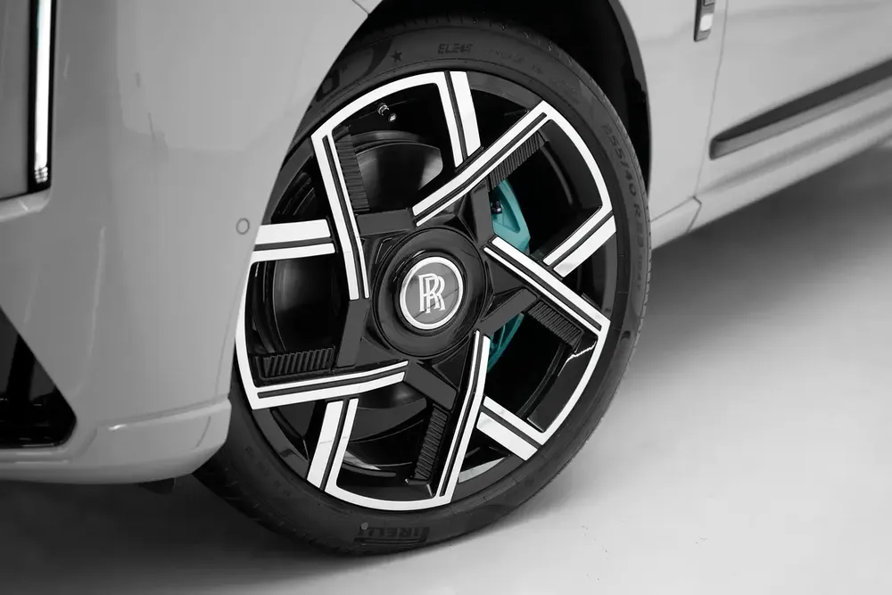 2025 ROLLS ROYCE CULLINAN BLACK BADGE WITH WARRANTY AND SERVICE CONTRACT - Image 19