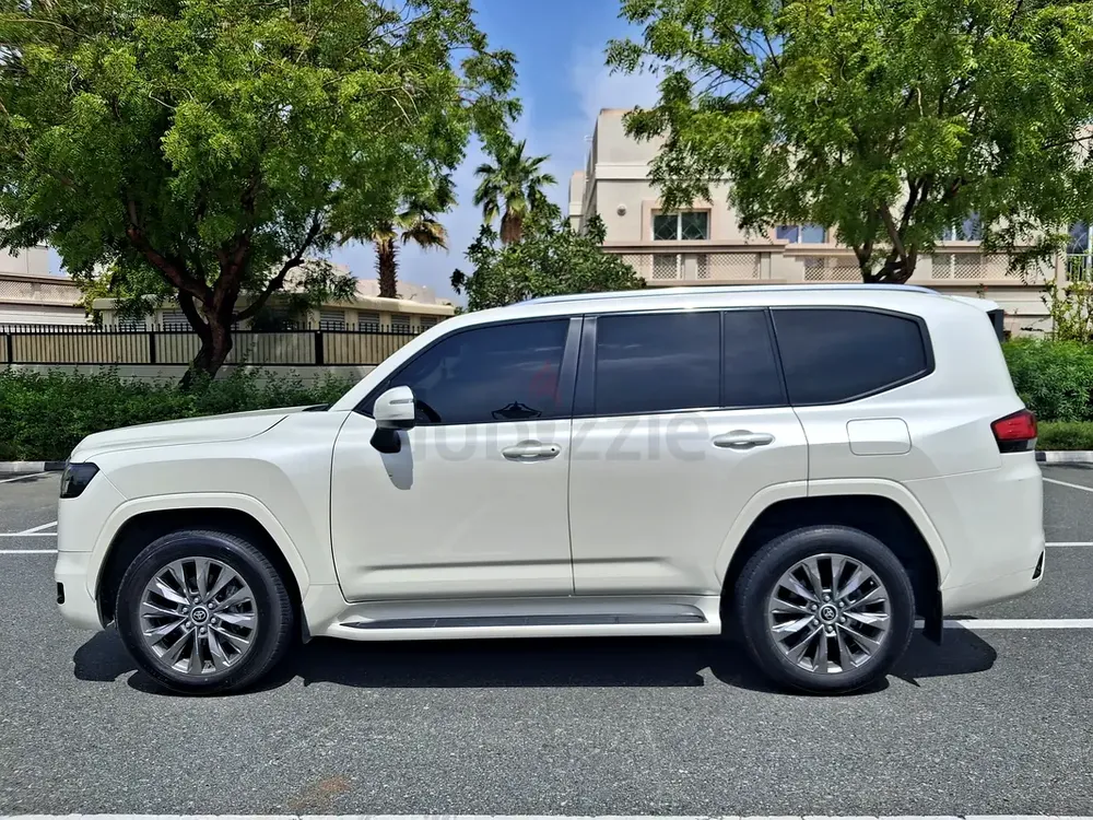 Land Cruiser 2022 GXR (owner selling to upgrade) - Image 6