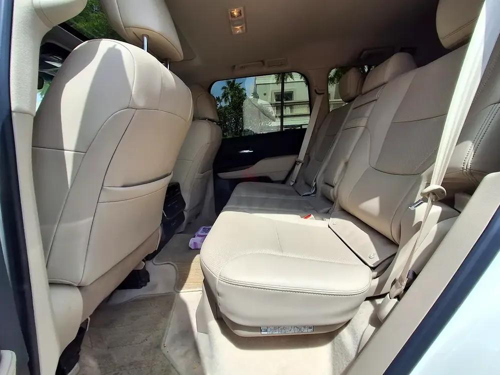 Land Cruiser 2022 GXR (owner selling to upgrade) - Image 9