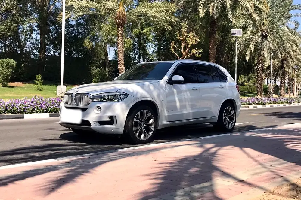 BMW X5 xDrive50i Luxury-Line 2014 | GCC Specs | Well Maintained - Image 6