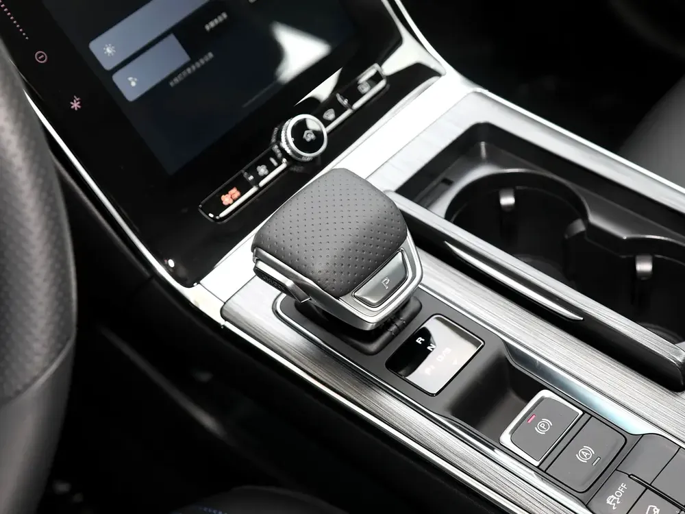 Roewe RX5 2025 - Chinese Specs - Brand New - Image 17