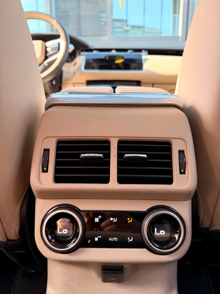 Land Rover • Range Rover Velar • R-Dynamic Warranty and service included - Image 17