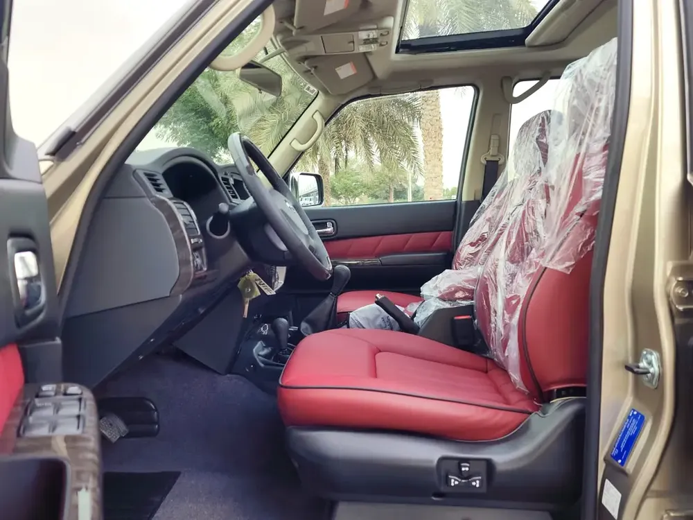 NISSAN PATROL SUPER SAFARI الأسطورة  AL OSTOWRA EDITION M/T 2024 MODEL عادي GCC DEALAR WARRA - Image 10
