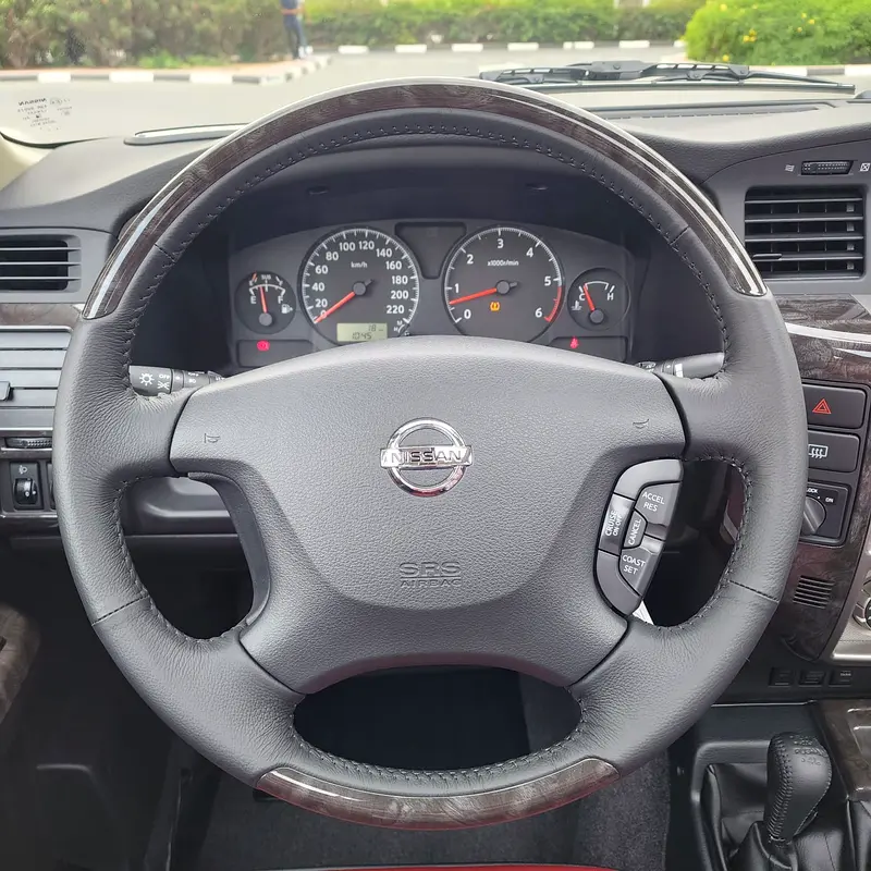 NISSAN PATROL SUPER SAFARI الأسطورة  AL OSTOWRA EDITION M/T 2024 MODEL عادي GCC DEALAR WARRA - Image 13