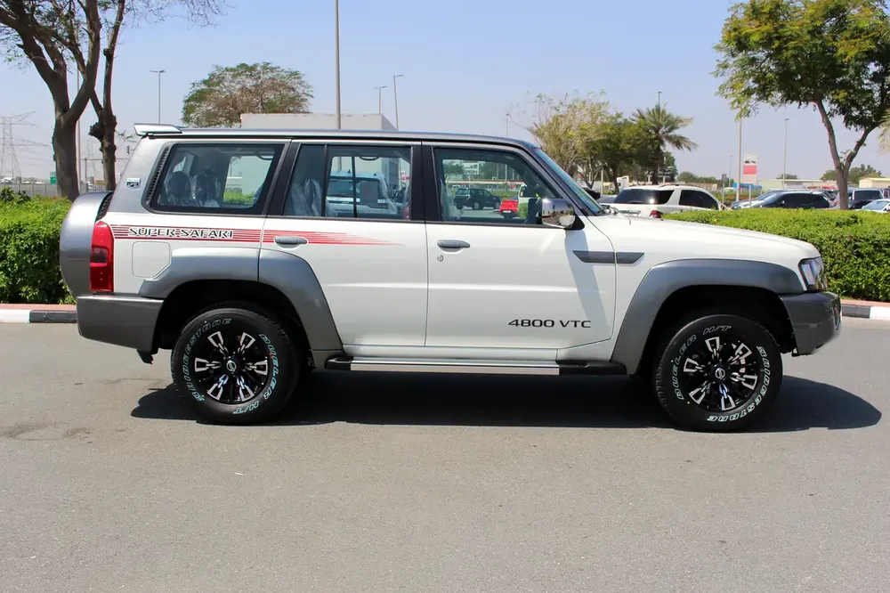 NISSAN PATROL SUPER SAFARI الأسطورة  AL OSTOWRA EDITION M/T 2024 MODEL عادي GCC DEALAR WARRA - Image 8