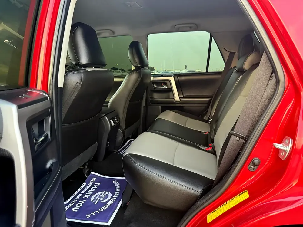 Toyota 4Runner SR5 2015 - American Specs - Well Maintained - Image 9