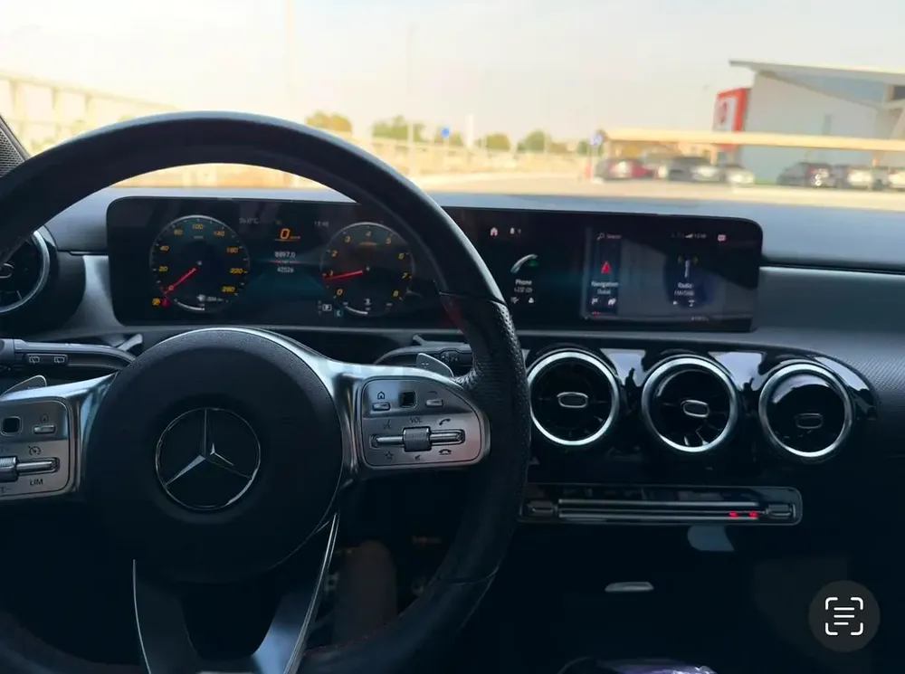 Mercedes-benz A200 AMG Package / GCC / Full Service - Image 5