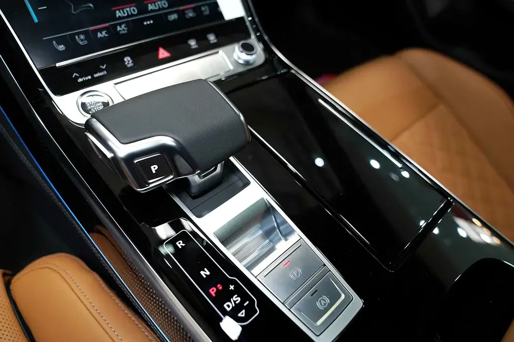 Audi A8L 55 TFSI Quattro - 2023 - Image 17