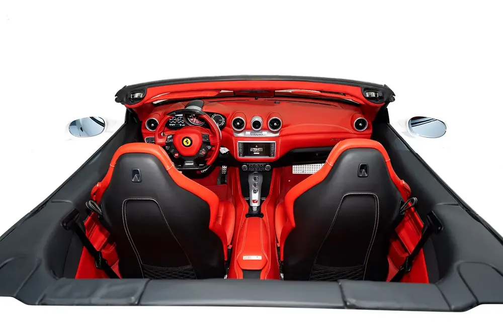 2016 FERRARI CALIFORNIA T | VERY LOW MILEAGE | HANDLING SPECIALE | CARBON LED STEERING | - Image 10