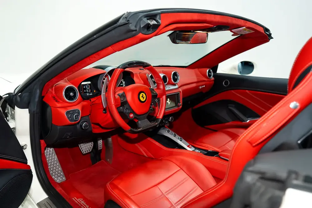 2016 FERRARI CALIFORNIA T | VERY LOW MILEAGE | HANDLING SPECIALE | CARBON LED STEERING | - Image 8