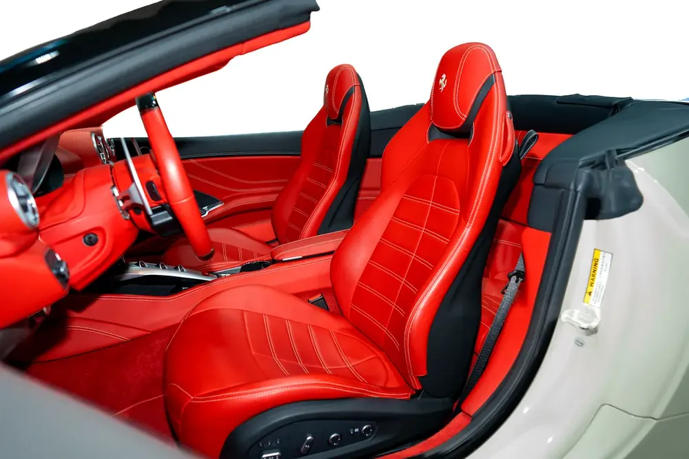 2016 FERRARI CALIFORNIA T | VERY LOW MILEAGE | HANDLING SPECIALE | CARBON LED STEERING | - Image 9