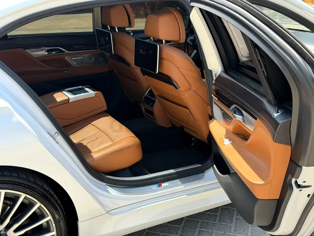 BMW 750Li xDrive 2018 | GCC Specs | Well maintained - Image 11