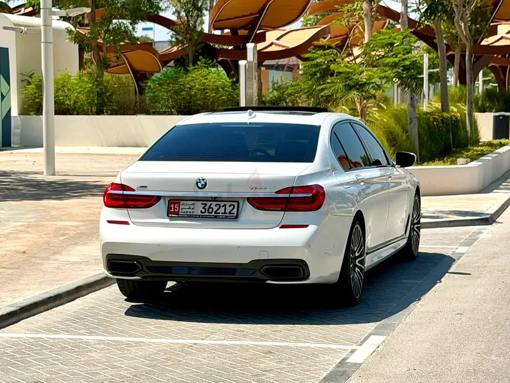 BMW 750Li xDrive 2018 | GCC Specs | Well maintained - Image 4