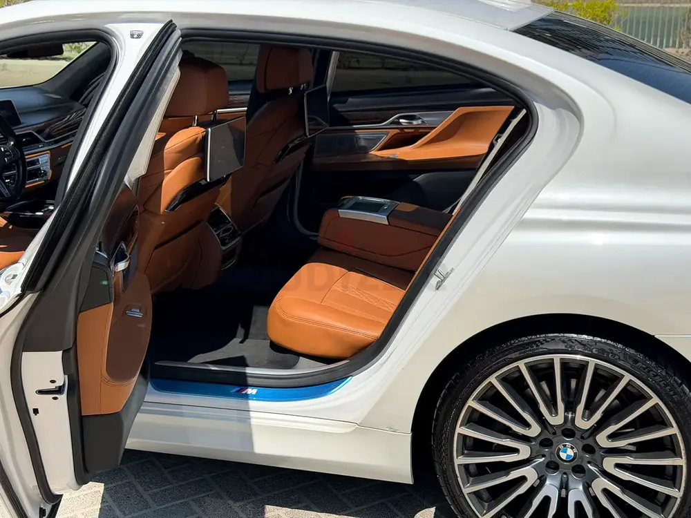BMW 750Li xDrive 2018 | GCC Specs | Well maintained - Image 8