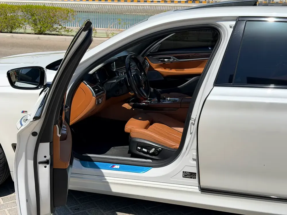 BMW 750Li xDrive 2018 | GCC Specs | Well maintained - Image 9
