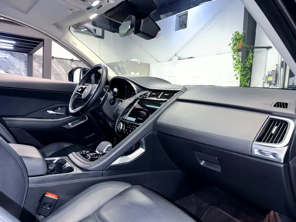 2021 JAGUAR E-PACE P250 | GCC | UNDER ALTAYER WARRANTY | IMMACULATE CONDITION | FULL OPTION - Image 12