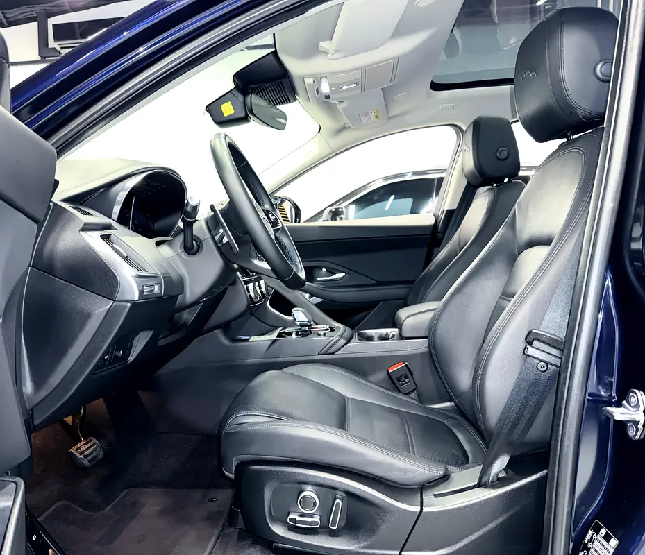 2021 JAGUAR E-PACE P250 | GCC | UNDER ALTAYER WARRANTY | IMMACULATE CONDITION | FULL OPTION - Image 4