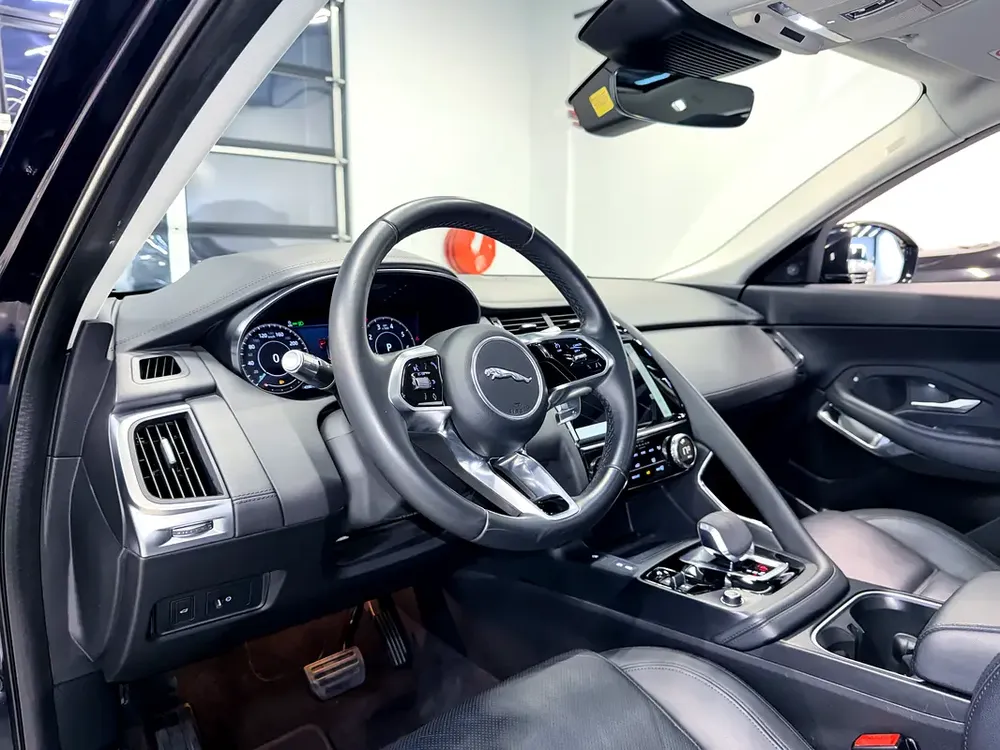2021 JAGUAR E-PACE P250 | GCC | UNDER ALTAYER WARRANTY | IMMACULATE CONDITION | FULL OPTION - Image 6