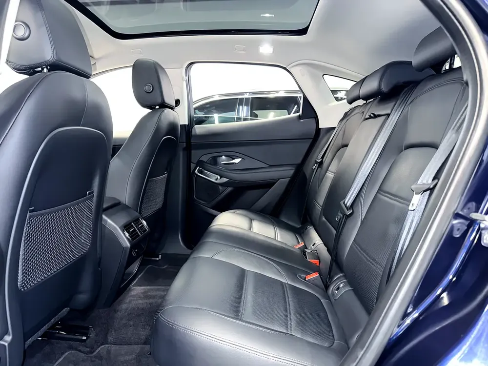 2021 JAGUAR E-PACE P250 | GCC | UNDER ALTAYER WARRANTY | IMMACULATE CONDITION | FULL OPTION - Image 7