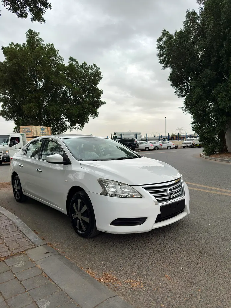 Nissan Sentra 2016 - GCC Specs - Well Maintained - Image 4