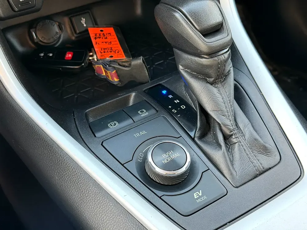 2021 TOYOTA RAV4 XLE HYBRID AWD IMPORTED FROM USA - Image 12