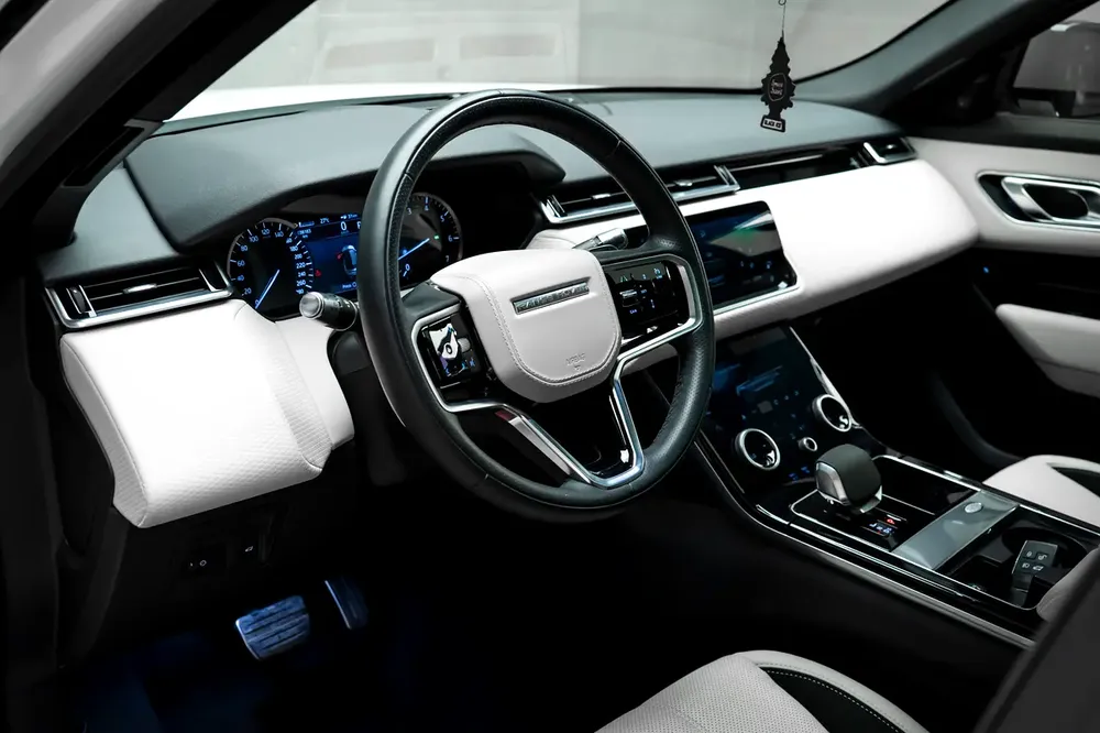 2023 Land Rover Range Rover Velar R-Dynamic - GCC Specs - Pristine Condition! - Image 10
