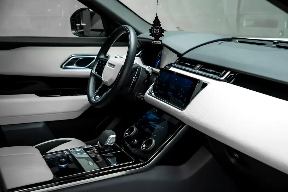 2023 Land Rover Range Rover Velar R-Dynamic - GCC Specs - Pristine Condition! - Image 13