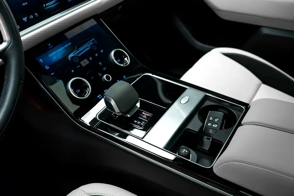 2023 Land Rover Range Rover Velar R-Dynamic - GCC Specs - Pristine Condition! - Image 16