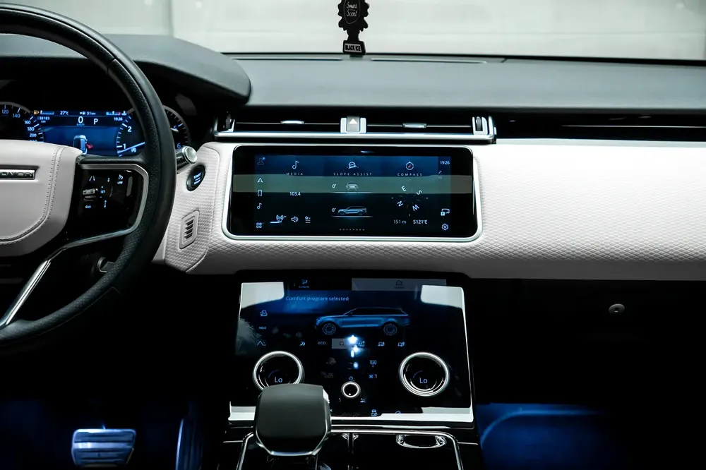2023 Land Rover Range Rover Velar R-Dynamic - GCC Specs - Pristine Condition! - Image 20