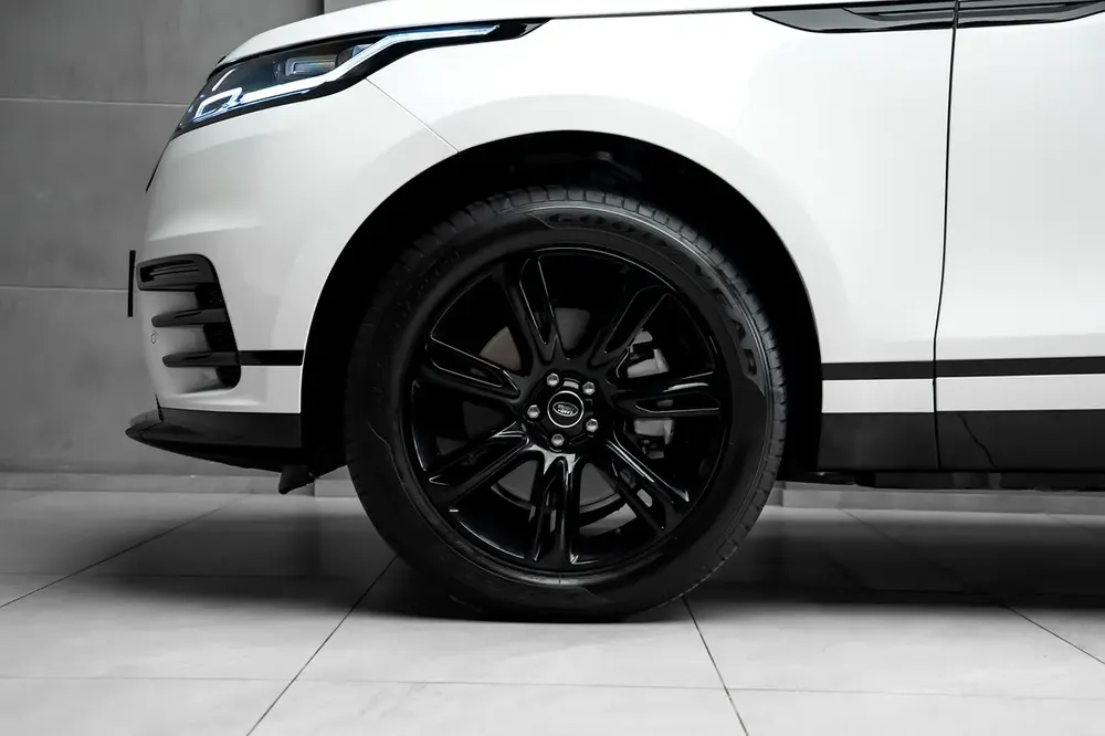 2023 Land Rover Range Rover Velar R-Dynamic - GCC Specs - Pristine Condition! - Image 4