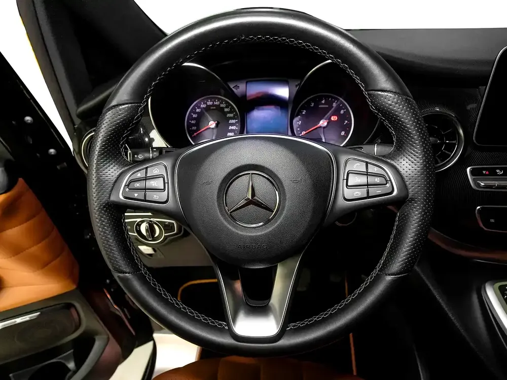 2023 | Mercedes Benz | V250 | VLINE Design (1 of 25) | GCC Spec - Image 12