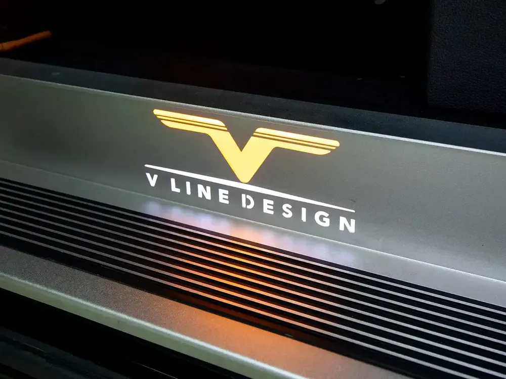 2023 | Mercedes Benz | V250 | VLINE Design (1 of 25) | GCC Spec - Image 19