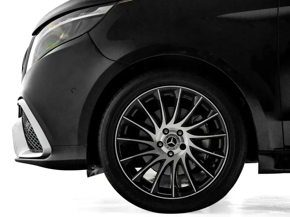 2023 | Mercedes Benz | V250 | VLINE Design (1 of 25) | GCC Spec - Image 20
