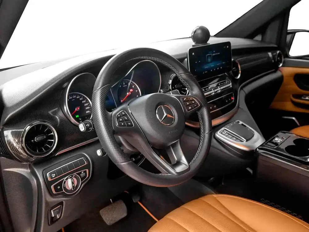 2023 | Mercedes Benz | V250 | VLINE Design (1 of 25) | GCC Spec - Image 8