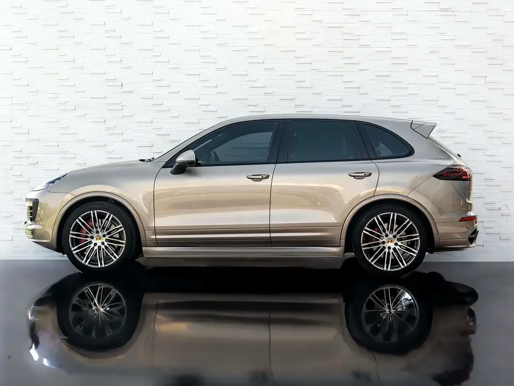 0% DOWN PAYMENT | 🚀FAST-TRACK FINANCING | PORSCHE CAYENNE GTS | JUNE EDITION | SERVICE PLAN for 1,7 - Image 8