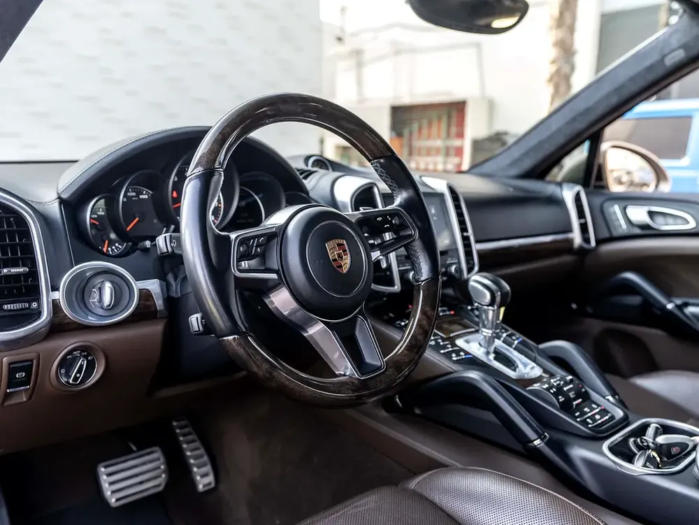 0% DOWN PAYMENT | 🚀FAST-TRACK FINANCING | PORSCHE CAYENNE GTS | JUNE EDITION | SERVICE PLAN for 1,7 - Image 9