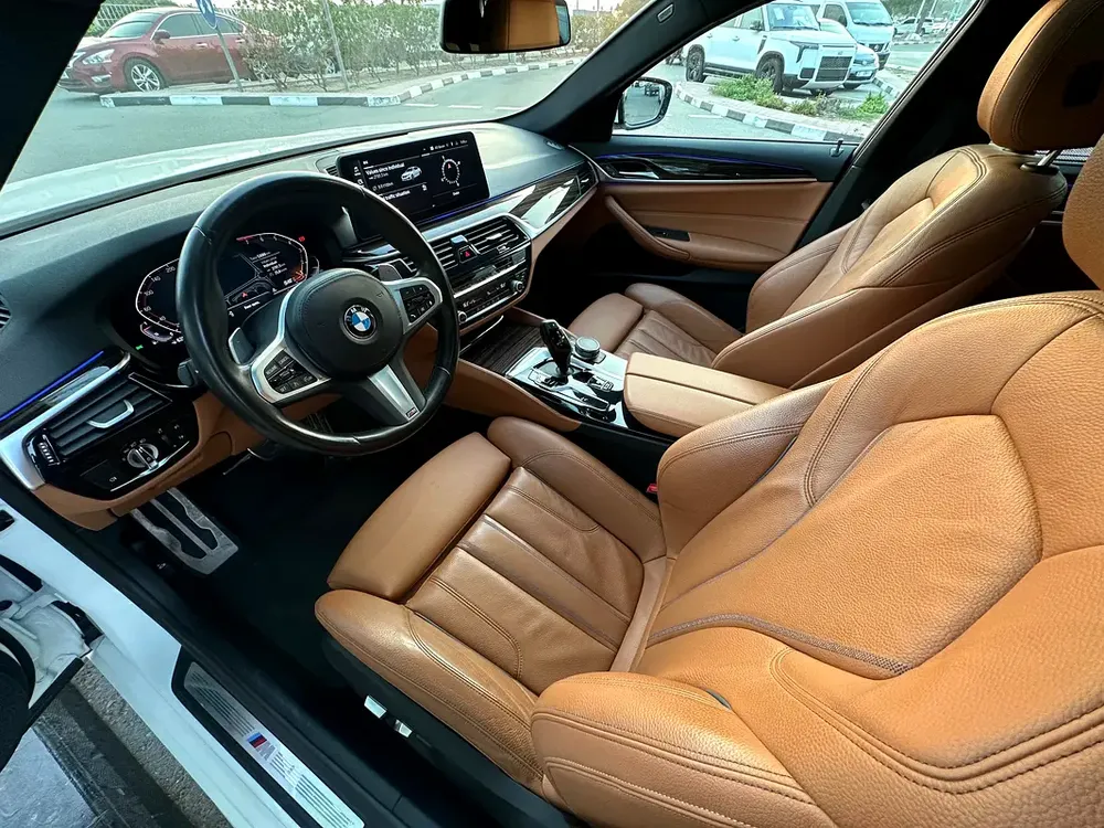 BMW 520i M-Kit 2023 GCC UNDER WARRANTY AND CONTRACT SERVICE FULL OPTION - Image 11