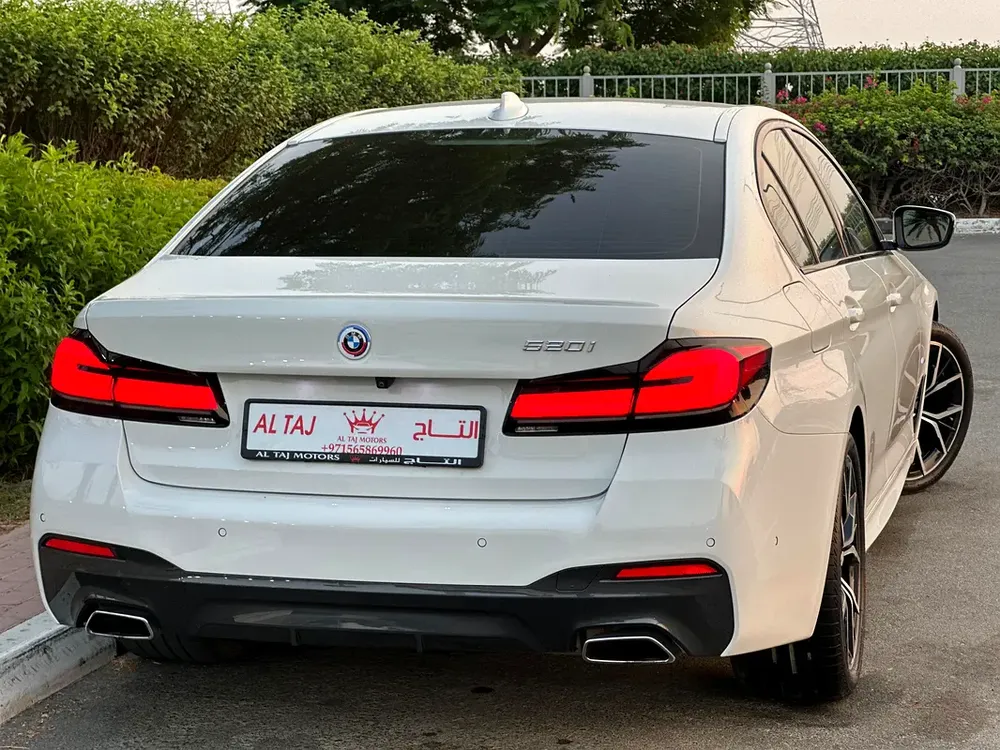 BMW 520i M-Kit 2023 GCC UNDER WARRANTY AND CONTRACT SERVICE FULL OPTION - Image 6