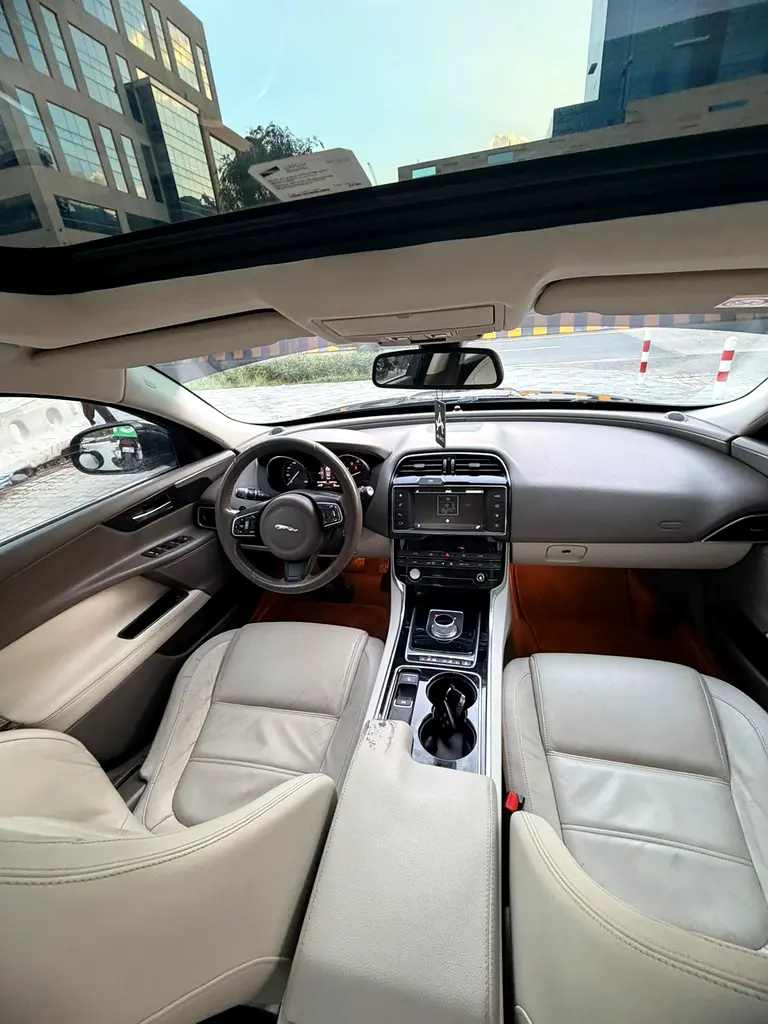2016 Top of the line Jaguar XE 2.0L 4cyl GCC - Image 7