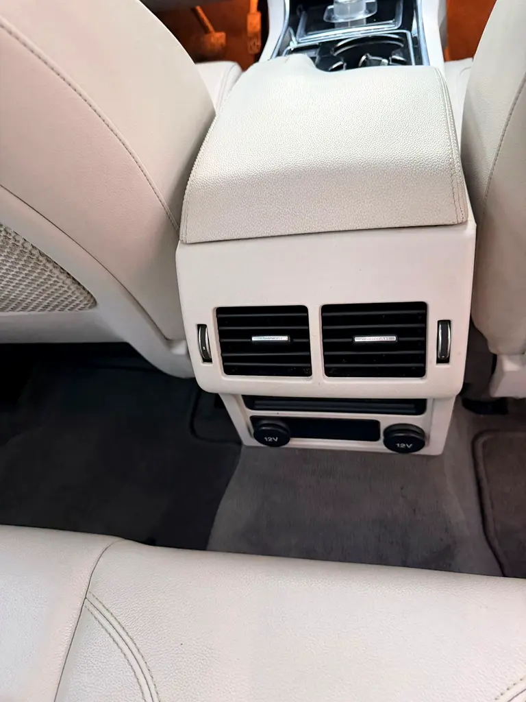 2016 Top of the line Jaguar XE 2.0L 4cyl GCC - Image 9
