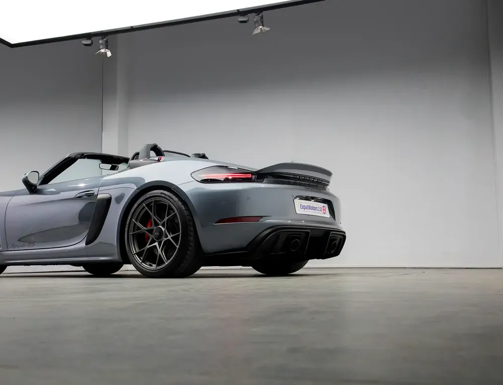 Like-New - Low Mileage • FDSH • Porsche Warranty • GCC - Image 19