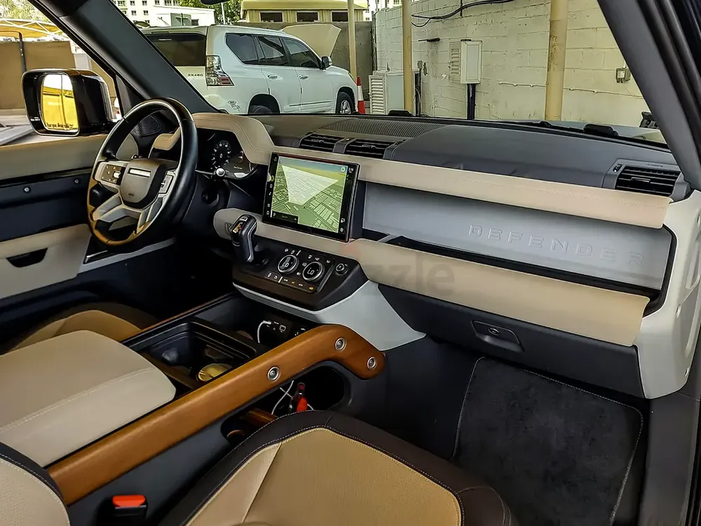 AED 3191/month | 2023 Land Rover Defender 90 SE (P300) | GCC Specs | Ref#466081 - Image 9