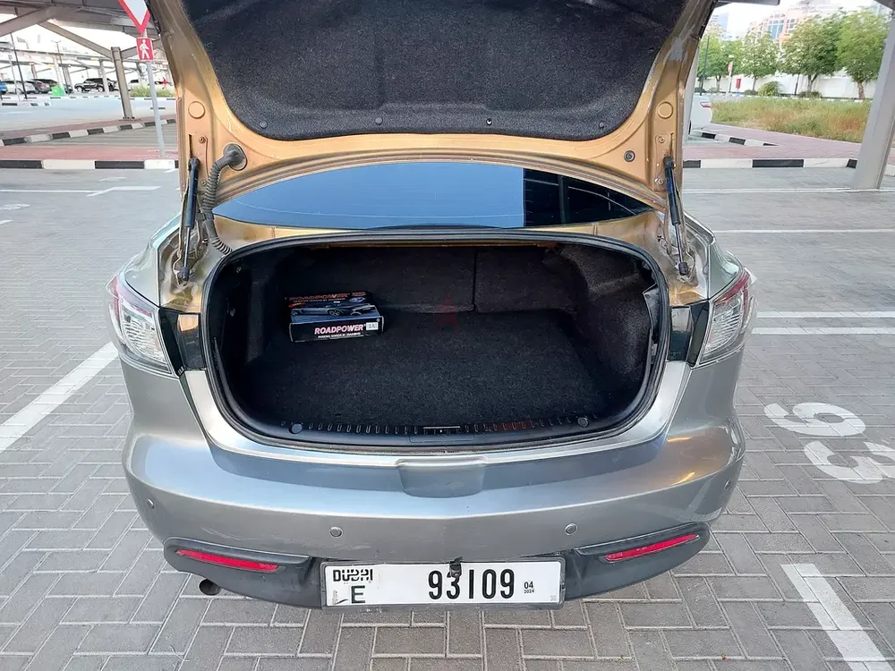 Mazda 3 gcc with full service history records only 148000 km! - Image 12