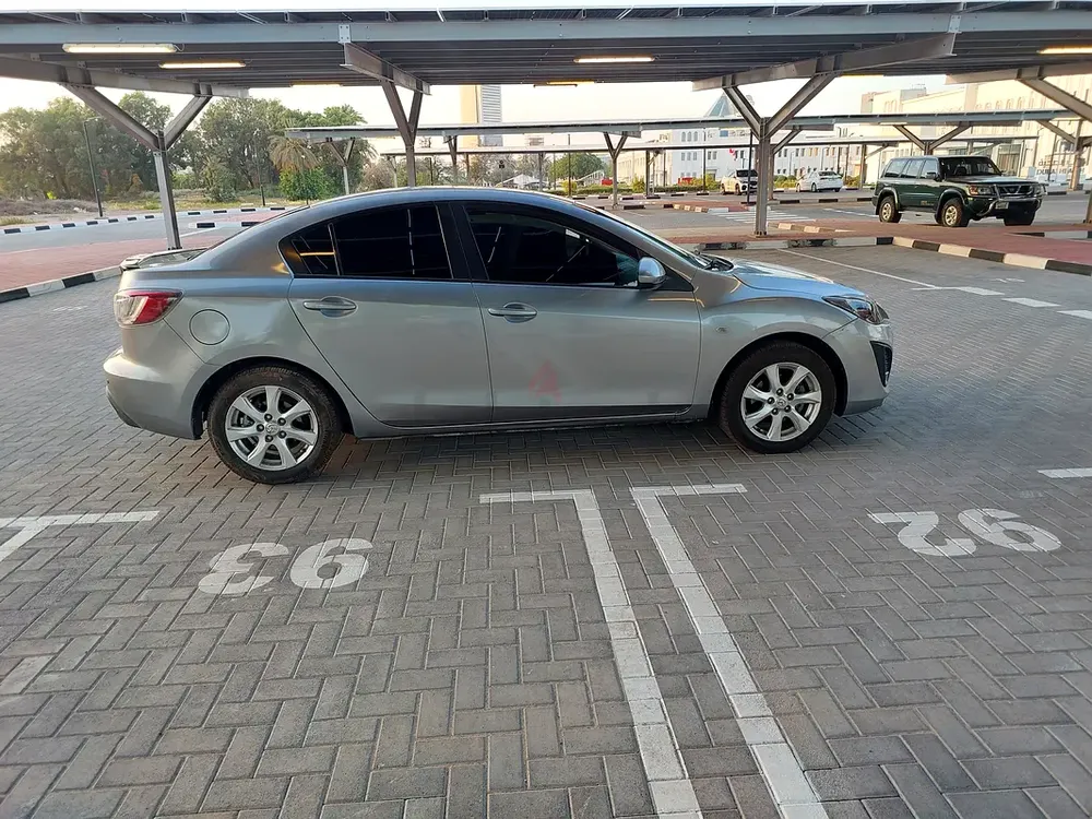 Mazda 3 gcc with full service history records only 148000 km! - Image 8